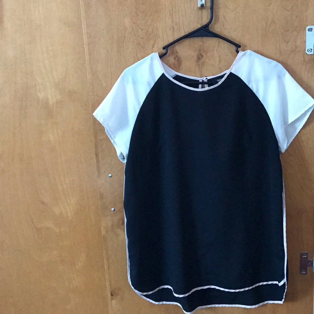 Black, white, and pink Mossimo shirt